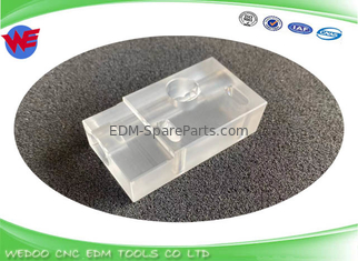 A290-8119-X393 บล็อกนําสายอาหาร โพลิการ์บอเนต 33.5*21*62 สําหรับชิ้นส่วน Fanuc EDM