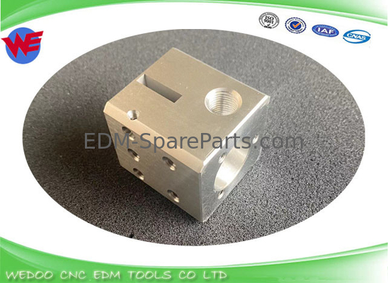 คู่มือถือบล็อก Sodick อีดีเอ็มชิ้นส่วน Die Block F S5013-1 BF275 S819 45 * 45 * 55 มม