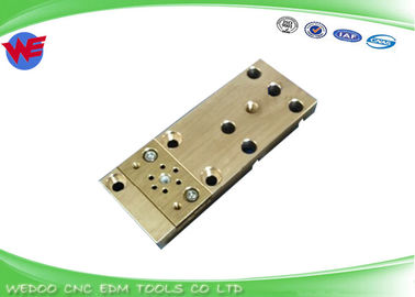 DCH9400 ชิ้นส่วน EDM X055C630G54 ตัวยึดแม่พิมพ์ล่าง Mitsubishi DBG4900 X262D527H01